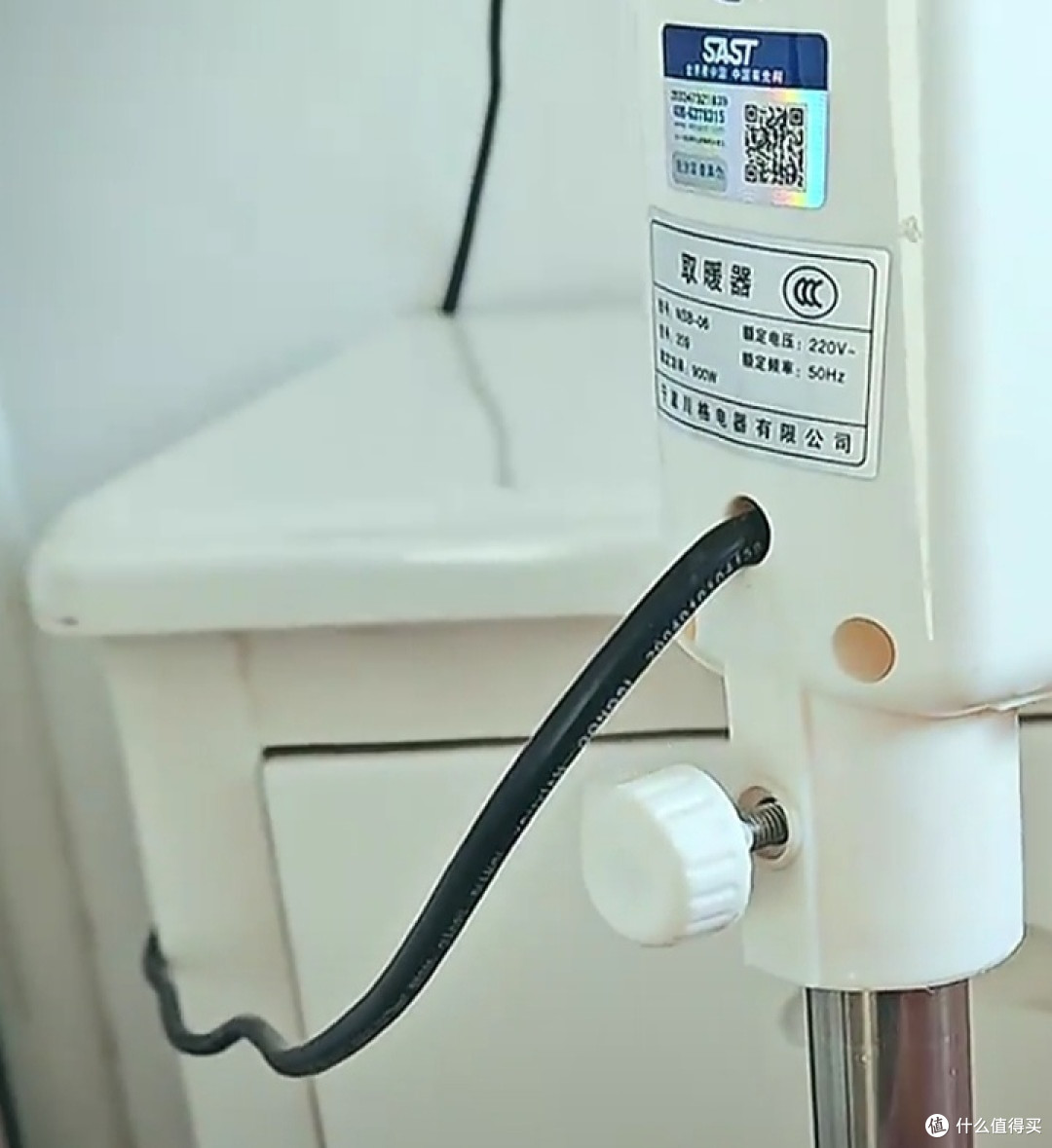先科小太阳取暖器:升降摇头+暗光速热,15㎡全屋升温仅需3秒