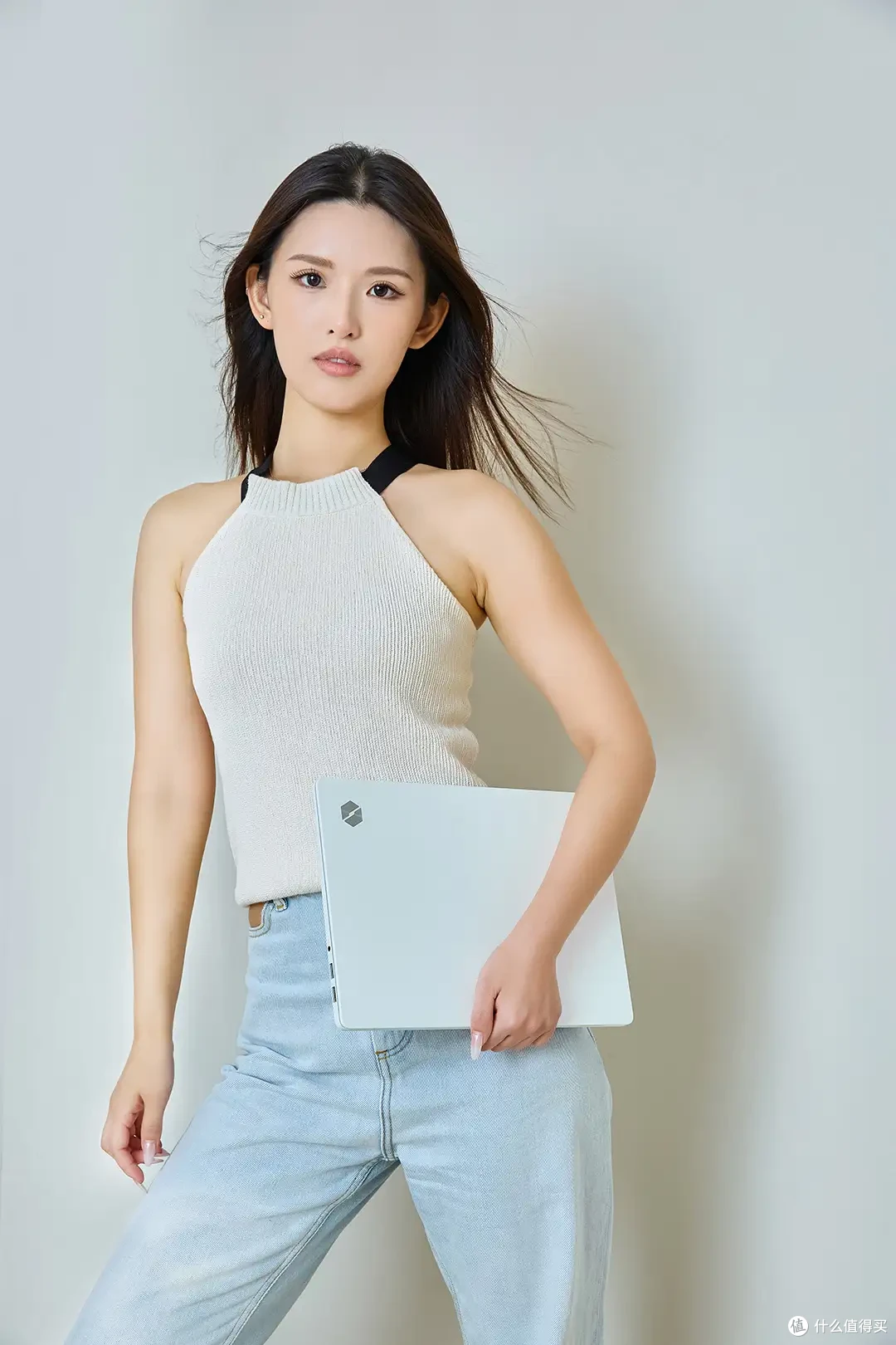 都市女性的全能搭档:从时尚外观到专业性能,星耀14星光白