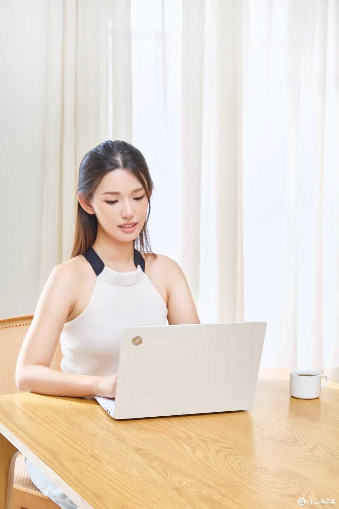 都市女性的全能搭档:从时尚外观到专业性能,星耀14星光白