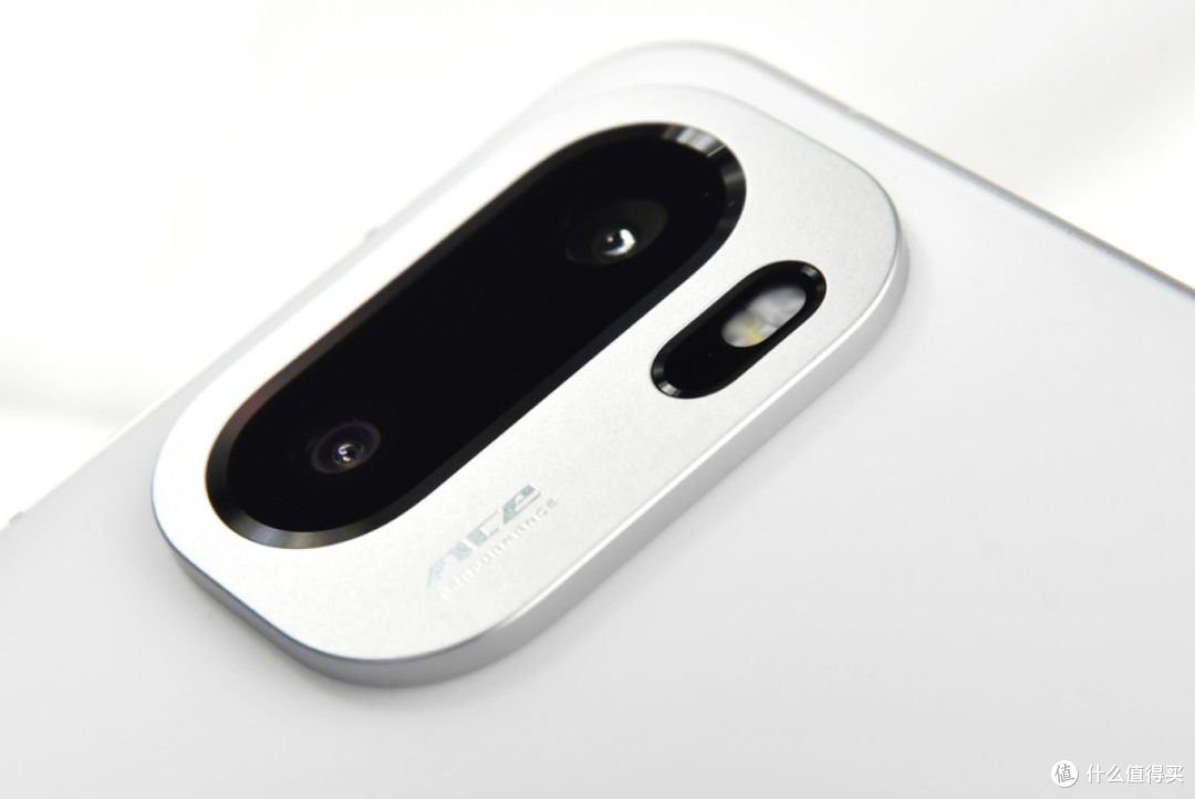 一加“不讲武德”,16GB+1TB+7800mAh,顶配新旗舰售价更亲民了