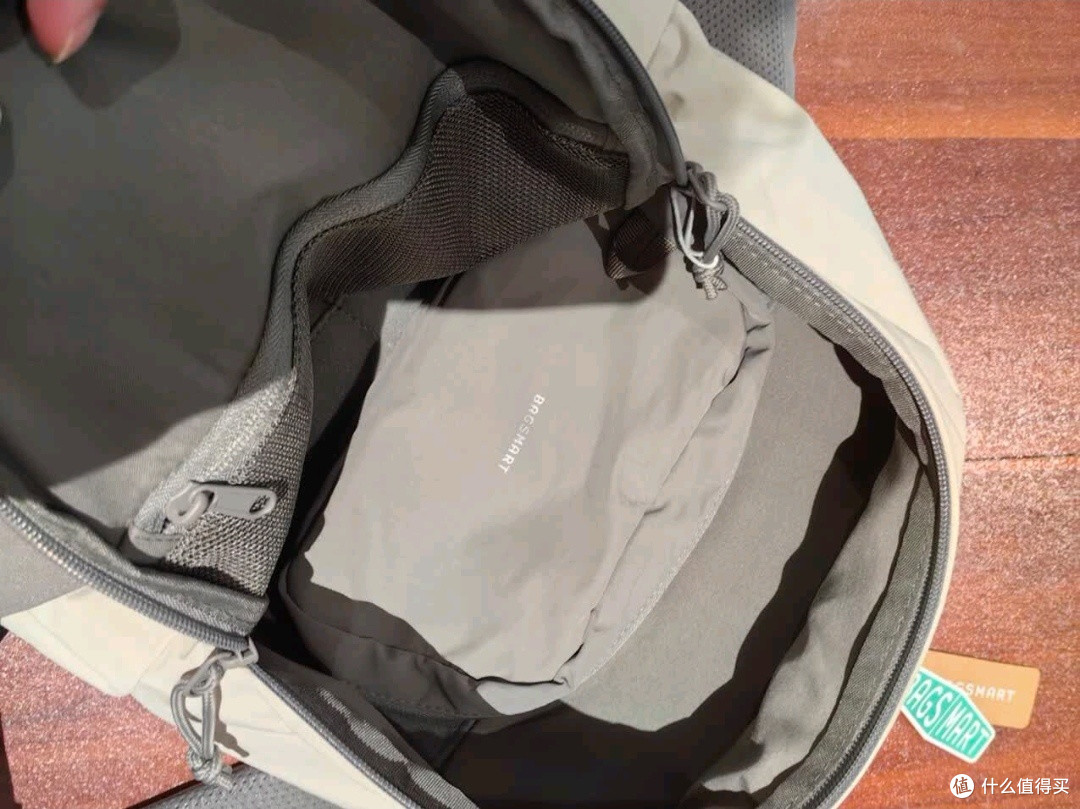 BAGSMART轻行双肩包,旅途减负神器