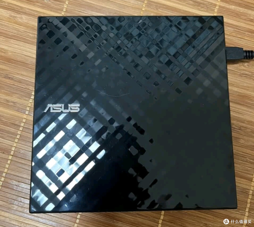 华硕SDRW-08D2S-U:8倍速刻录双系统兼容