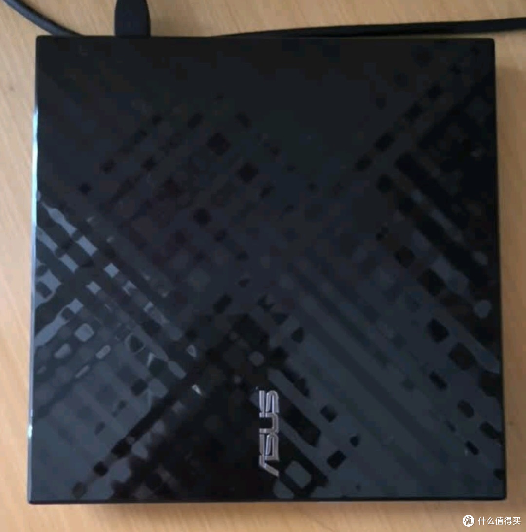 华硕SDRW-08D2S-U：8倍速刻录双系统兼容