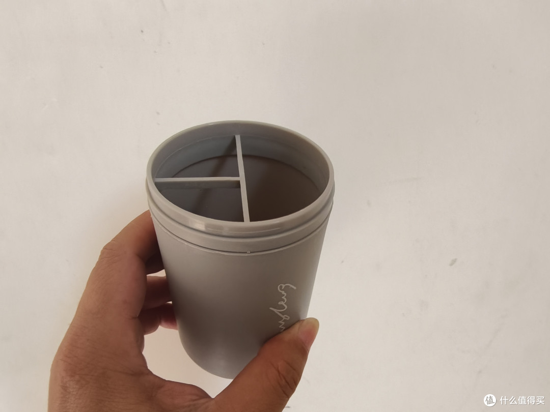 家庭出游洗漱收纳难?这个可拆杯,把痛点一次“拧”平!