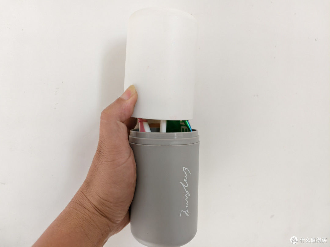 家庭出游洗漱收纳难?这个可拆杯,把痛点一次“拧”平!