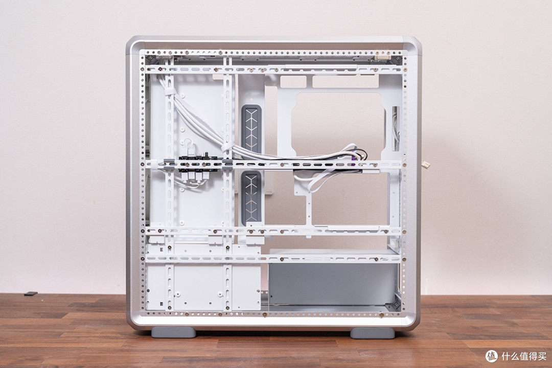 金属框架的魅力，酷冷至尊 MasterFrame 600 装机展示