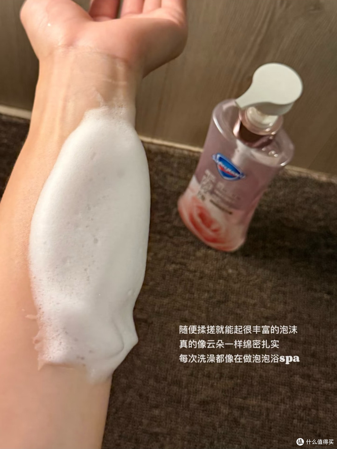 千禧玫瑰沐浴露:香气层次丰富
