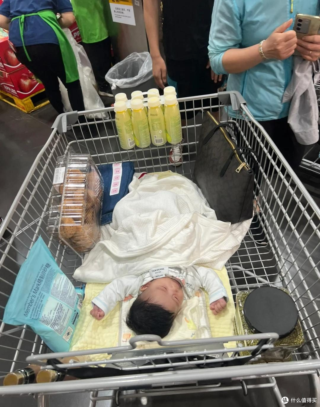 被现在年轻人“抠搜养娃”给惊到!不要花太多钱,该有的全都有!