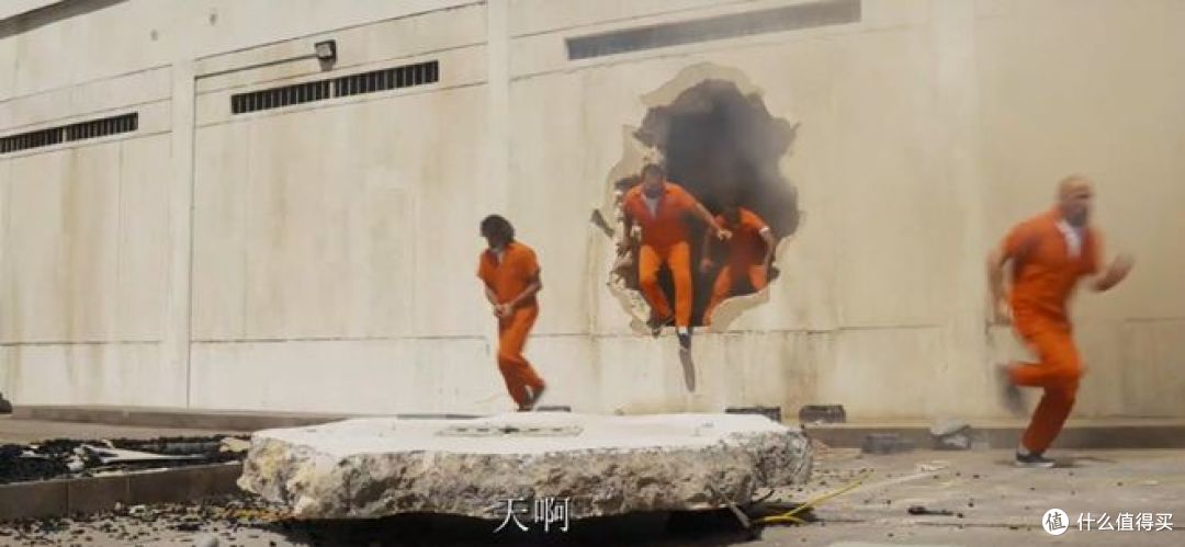 连姆•尼森颠覆硬汉形象,2025这部动作片,喜剧感拉满!