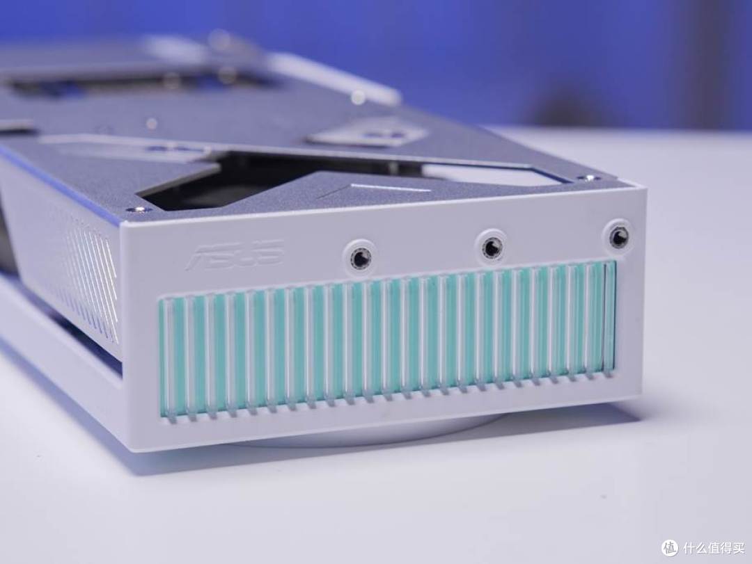 双十一超值4K入门白色显卡,华硕天选RTX 5070 O12G显卡装机评测
