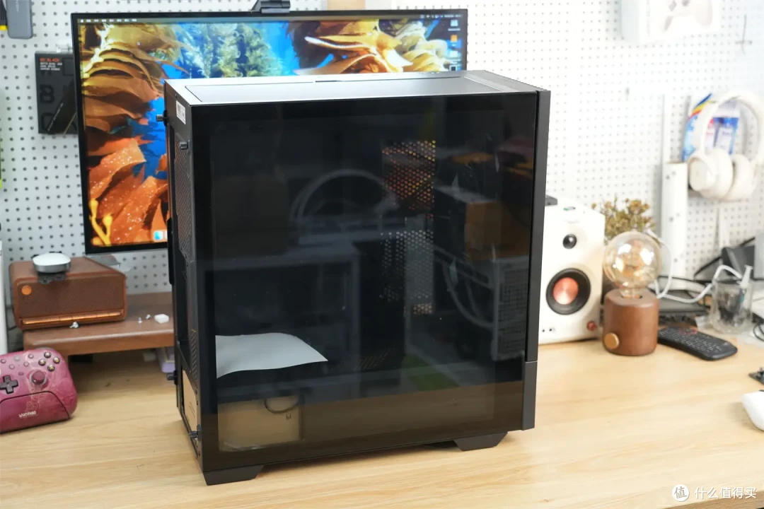 ZALMAN思民Z10 DS机箱：15.6英寸大屏，重新定义机箱交互新体验