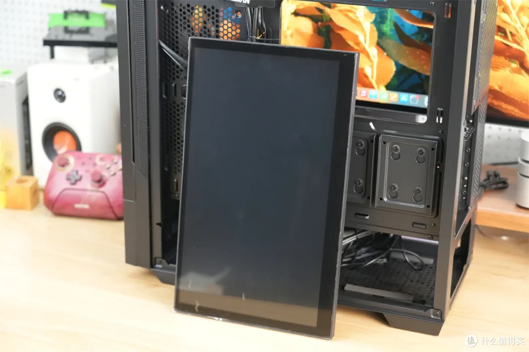 ZALMAN思民Z10 DS机箱：15.6英寸大屏，重新定义机箱交互新体验