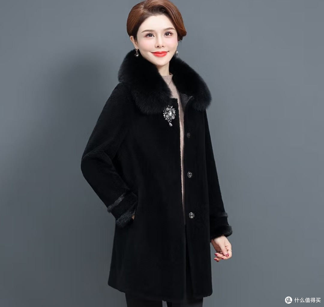雪夕皮毛一体大衣,让婆婆气场全开显高贵