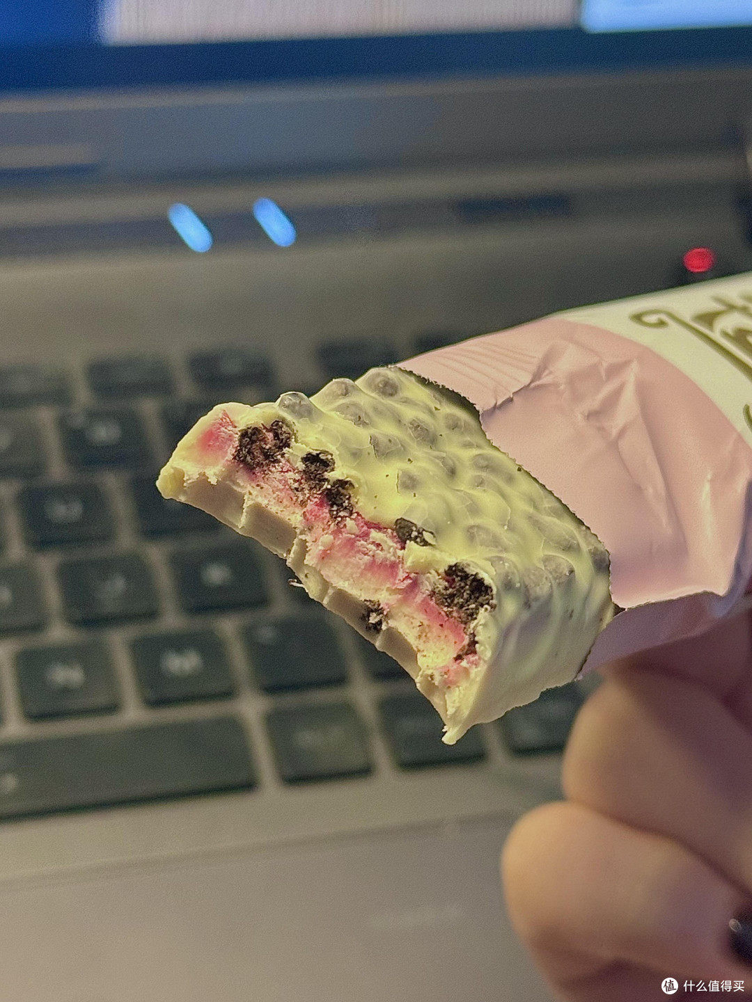 减脂期零食封神！这款白巧草莓蛋白棒好吃无负担
