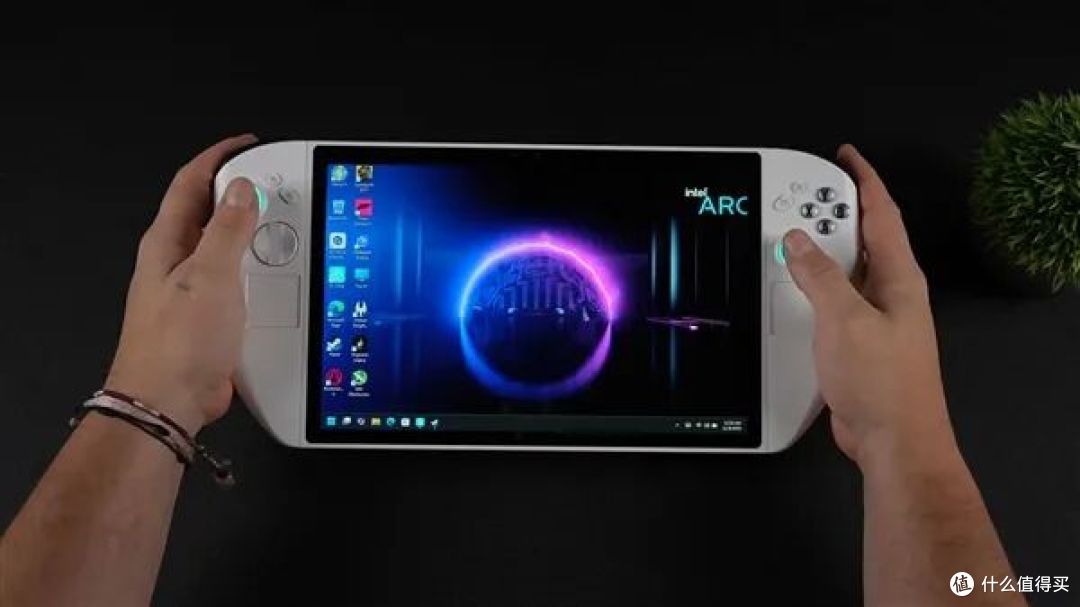 终于看到第二款Lunar Lake掌机！不知名小牌子 11寸巨型裸眼3D屏幕