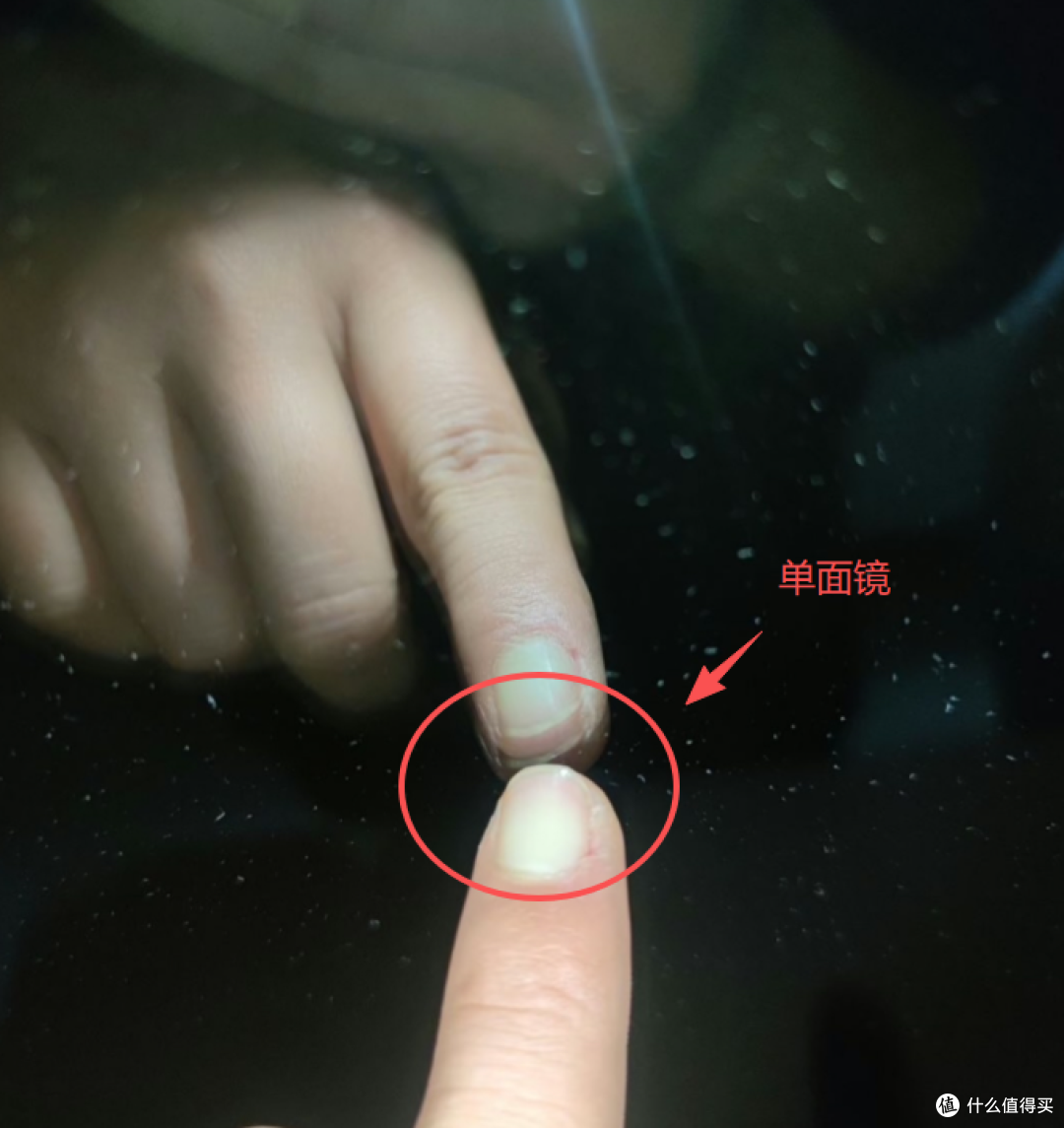 入住酒店别急着洗澡，先用手指戳一下镜子，有这种情况立刻报警！