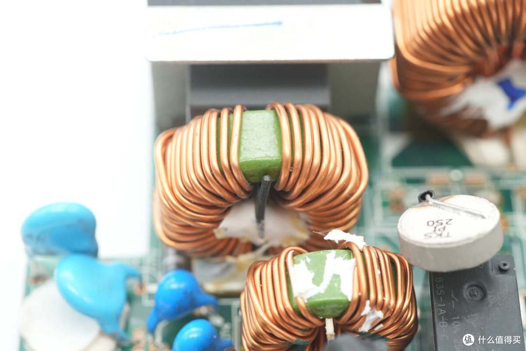 PFC+LLC+同步整流架构设计，台达550W碳化硅服务器电源拆解