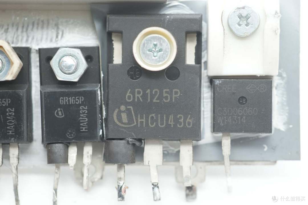 PFC+LLC+同步整流架构设计，台达550W碳化硅服务器电源拆解