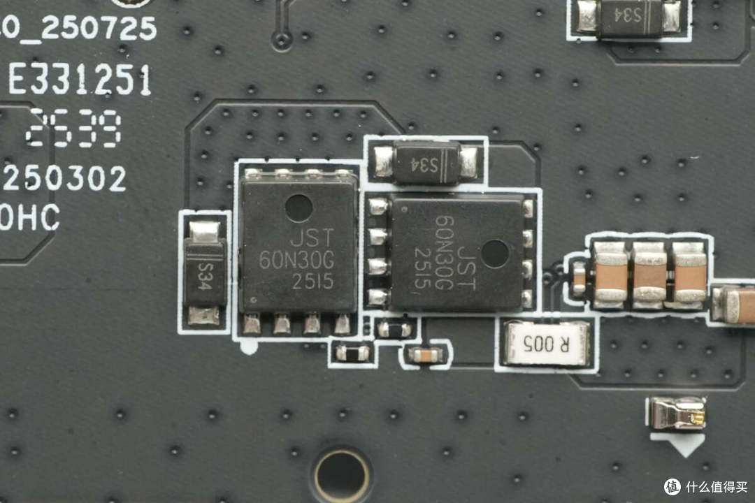 120W+45W同时快充,小米新款165W自带线充电宝拆解