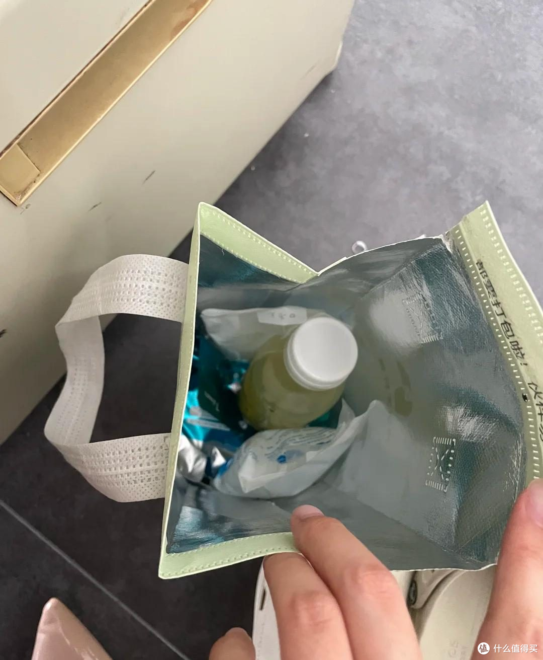 家里外卖袋不要扔了，简单改造一下，比专门买的小物品还要实用！