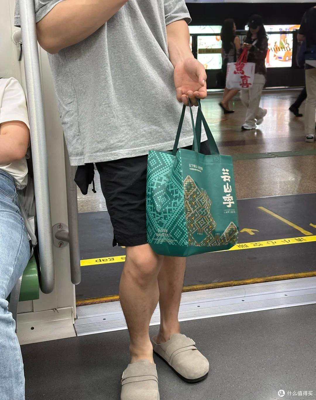 家里外卖袋不要扔了，简单改造一下，比专门买的小物品还要实用！