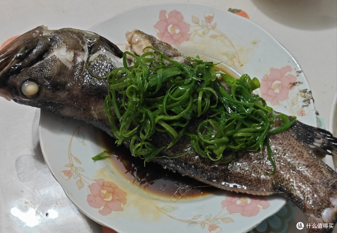 清蒸石斑鱼:一碟清鲜里的家宴仪式感