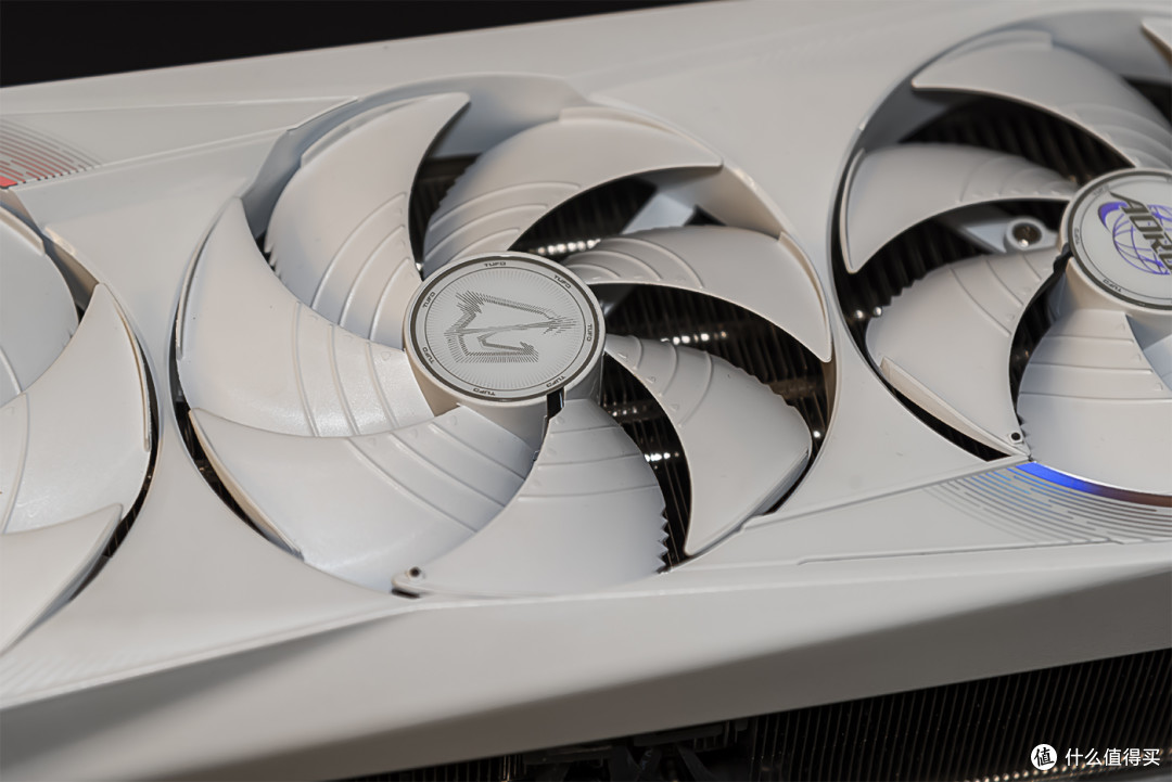 玩转4K高刷——技嘉超级冰雕RTX5080