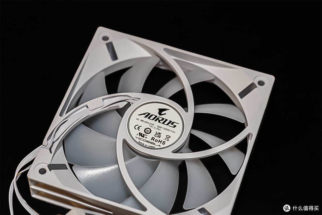 玩转4K高刷——技嘉超级冰雕RTX5080