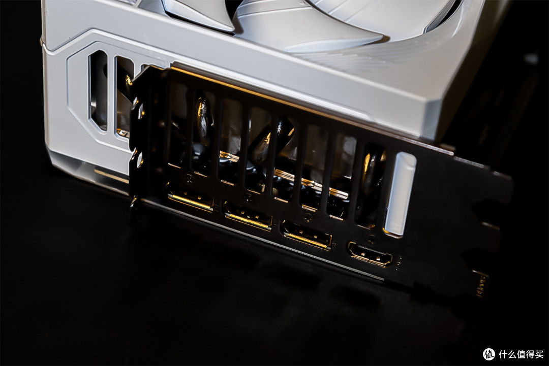 玩转4K高刷——技嘉超级冰雕RTX5080