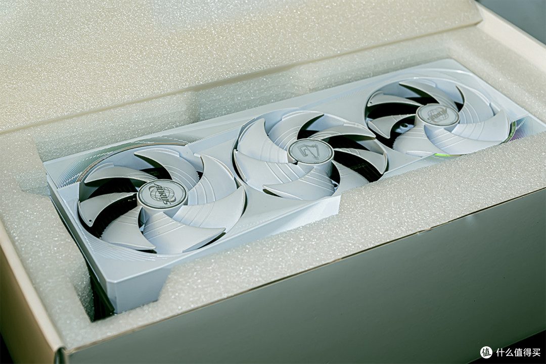 玩转4K高刷——技嘉超级冰雕RTX5080
