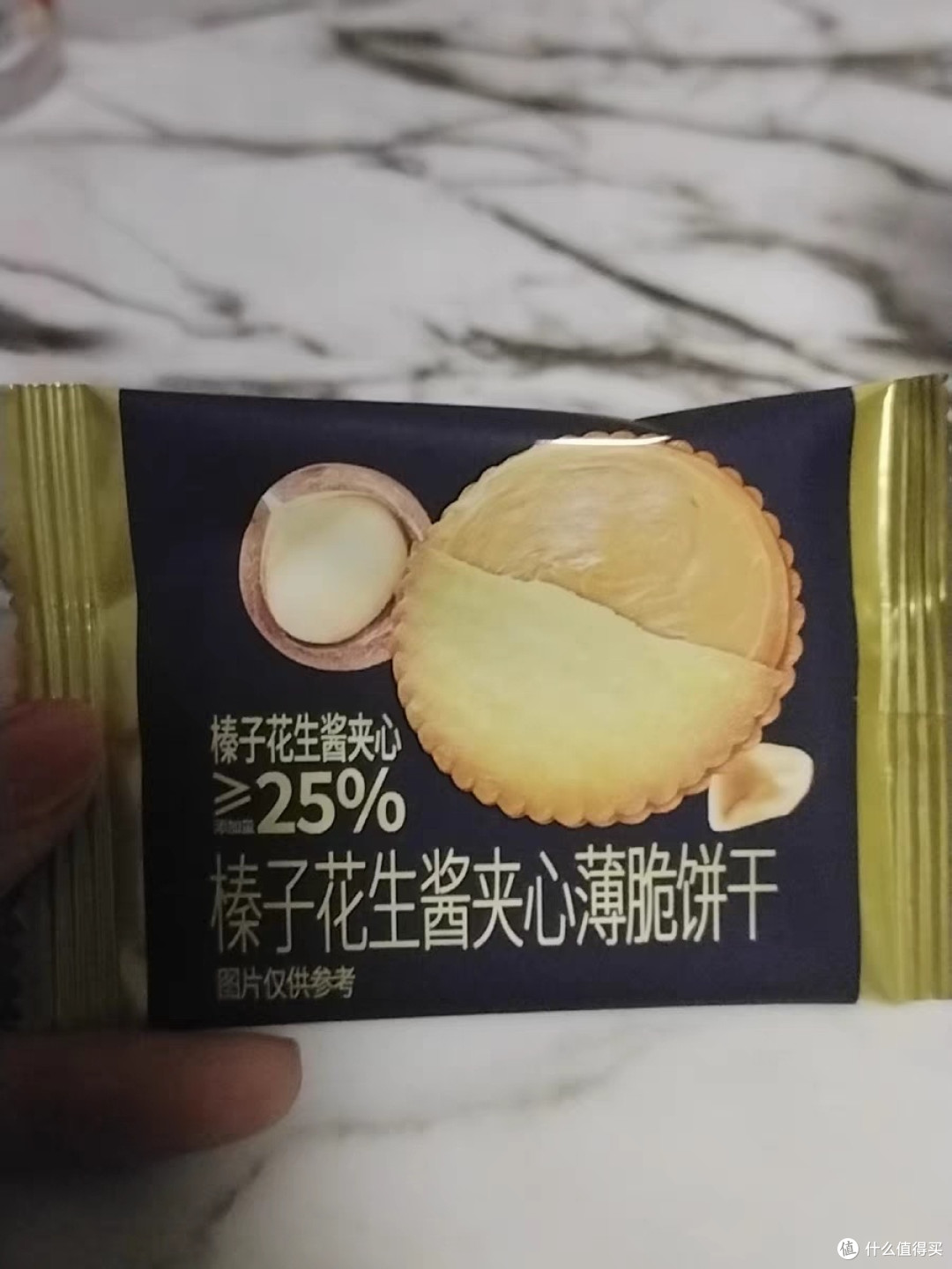 纳滋宝夹心饼干，酥脆花生香满溢