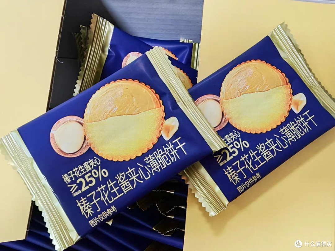 纳滋宝夹心饼干，酥脆花生香满溢