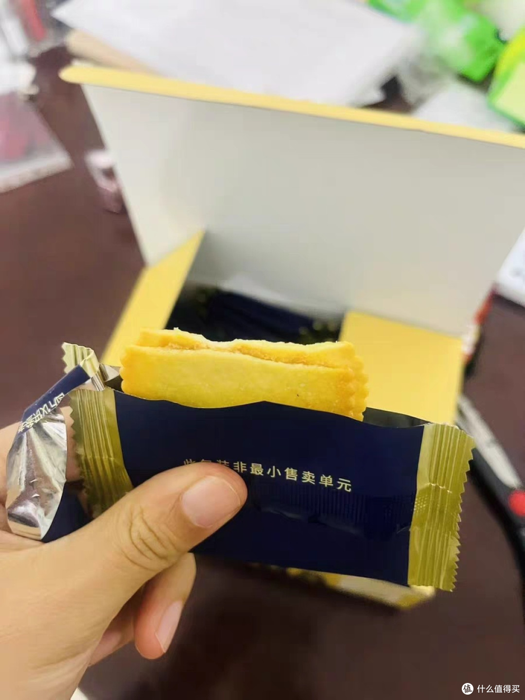 纳滋宝夹心饼干，酥脆花生香满溢