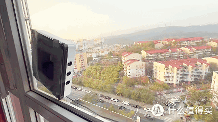 告别危险和麻烦！希亦 W1擦窗机器人评测，效果超乎想象