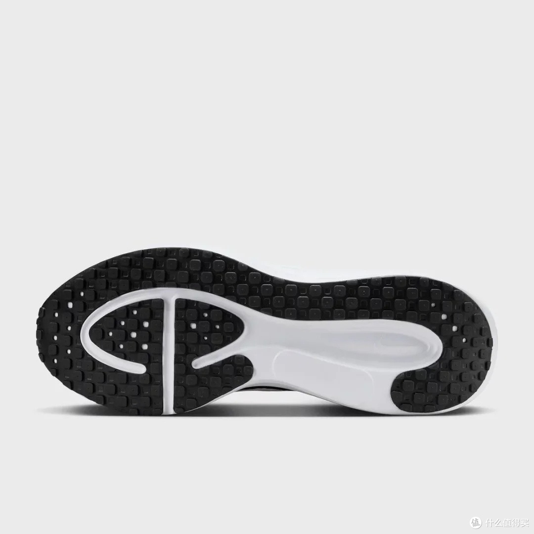 Nike REVOLUTION 8:缓震透气轻量化