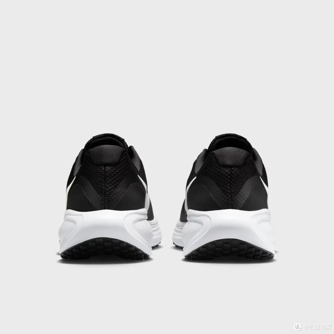 Nike REVOLUTION 8:缓震透气轻量化