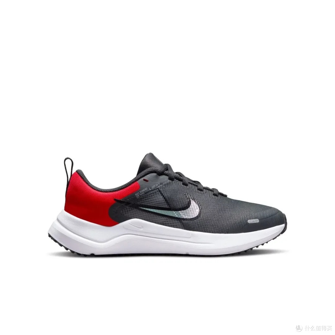 Nike REVOLUTION 8:缓震透气轻量化