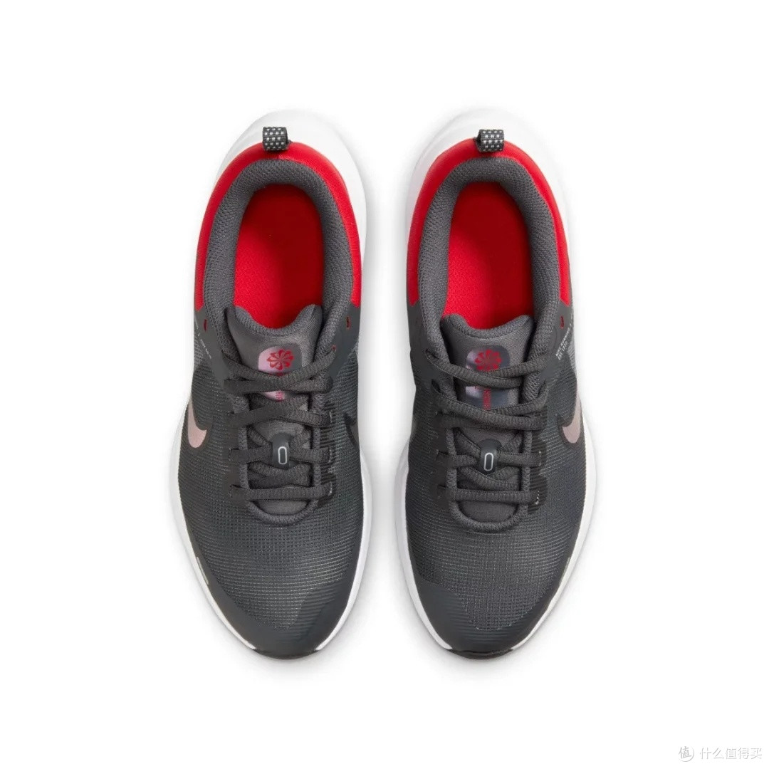 Nike REVOLUTION 8:缓震透气轻量化