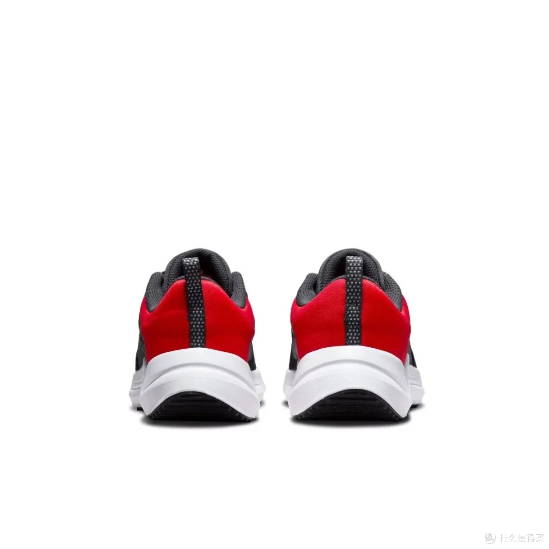 Nike REVOLUTION 8:缓震透气轻量化