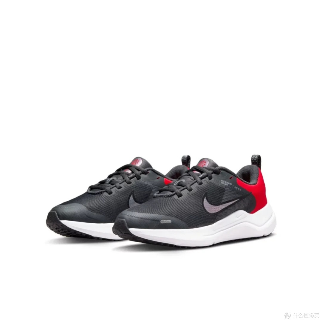 Nike REVOLUTION 8:缓震透气轻量化