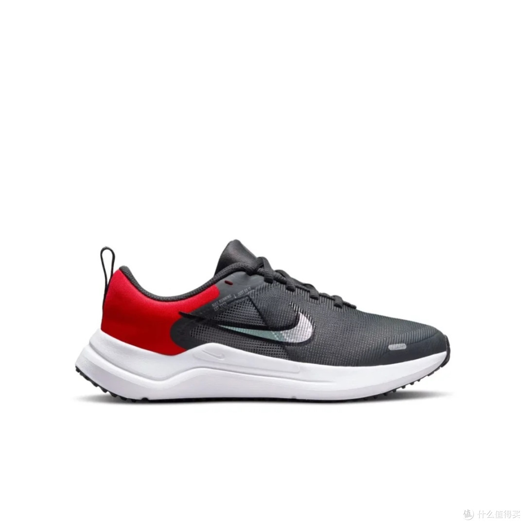 Nike REVOLUTION 8:缓震透气轻量化