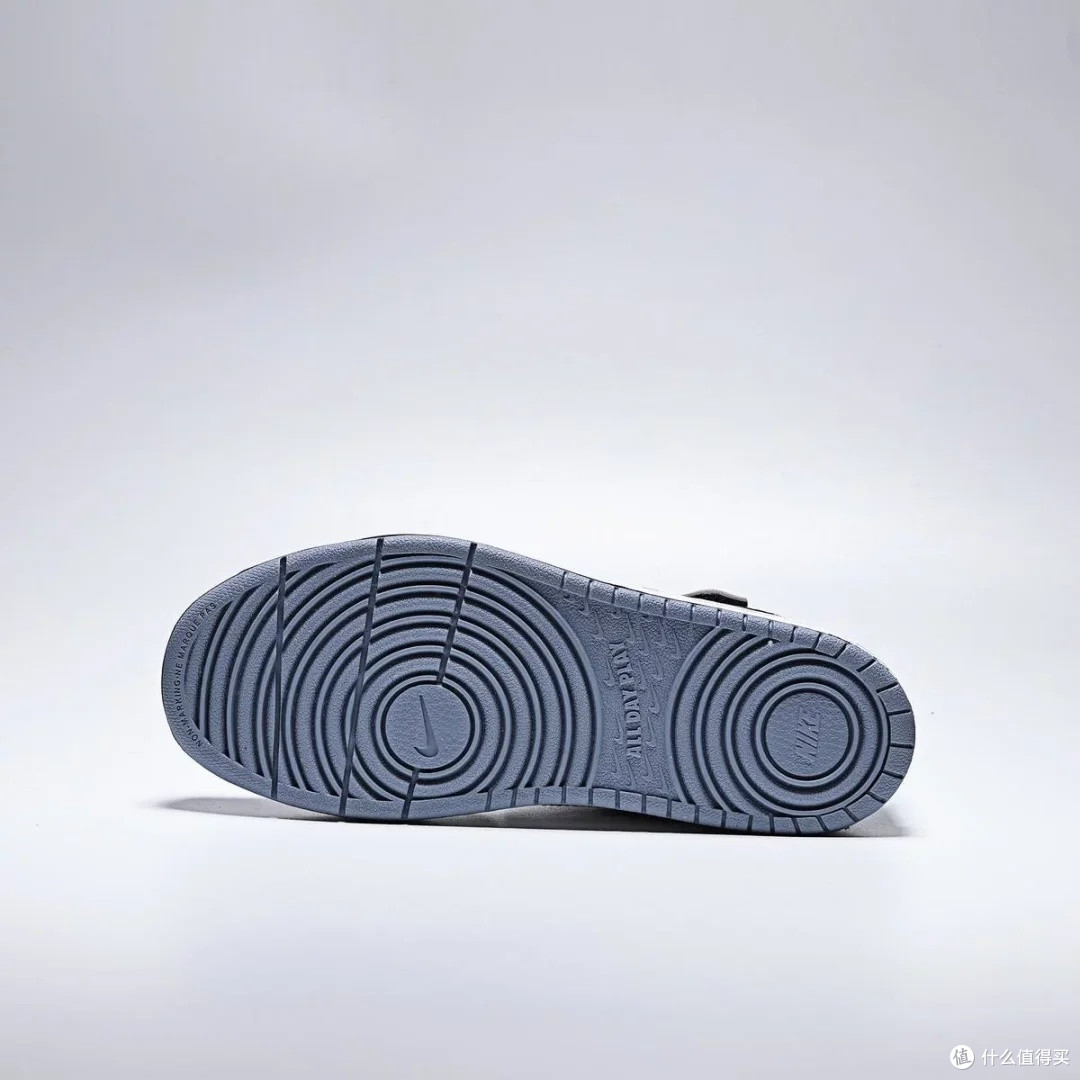Nike幼童鞋:舒适透气全能