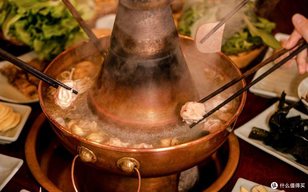 铜锅炭火沸,羊肉暖京城——北京铜锅涮肉的百年滋味与烟火传承