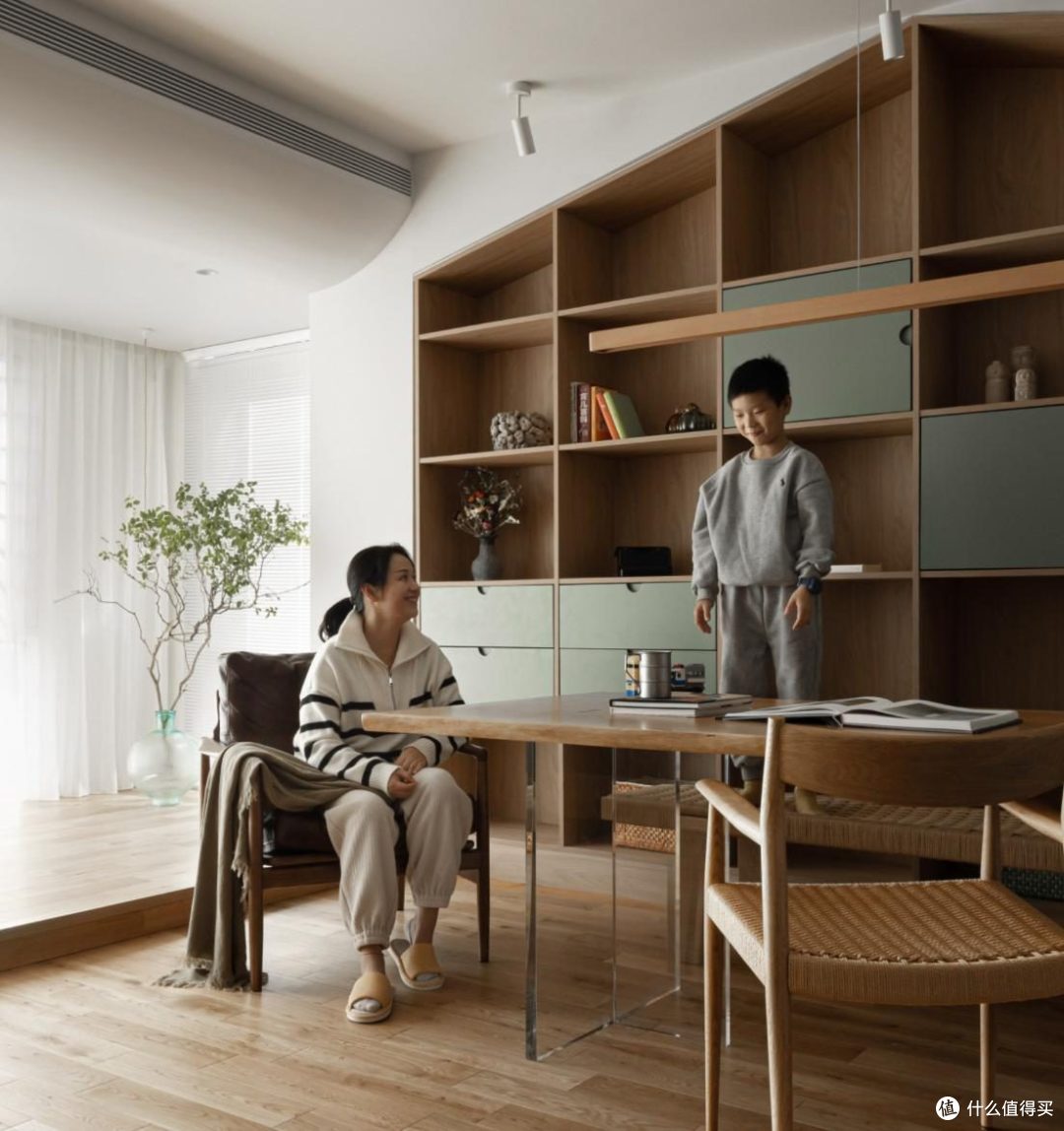 180㎡大户型装修,客厅不要沙发,完工后的效果,反而特别实用!