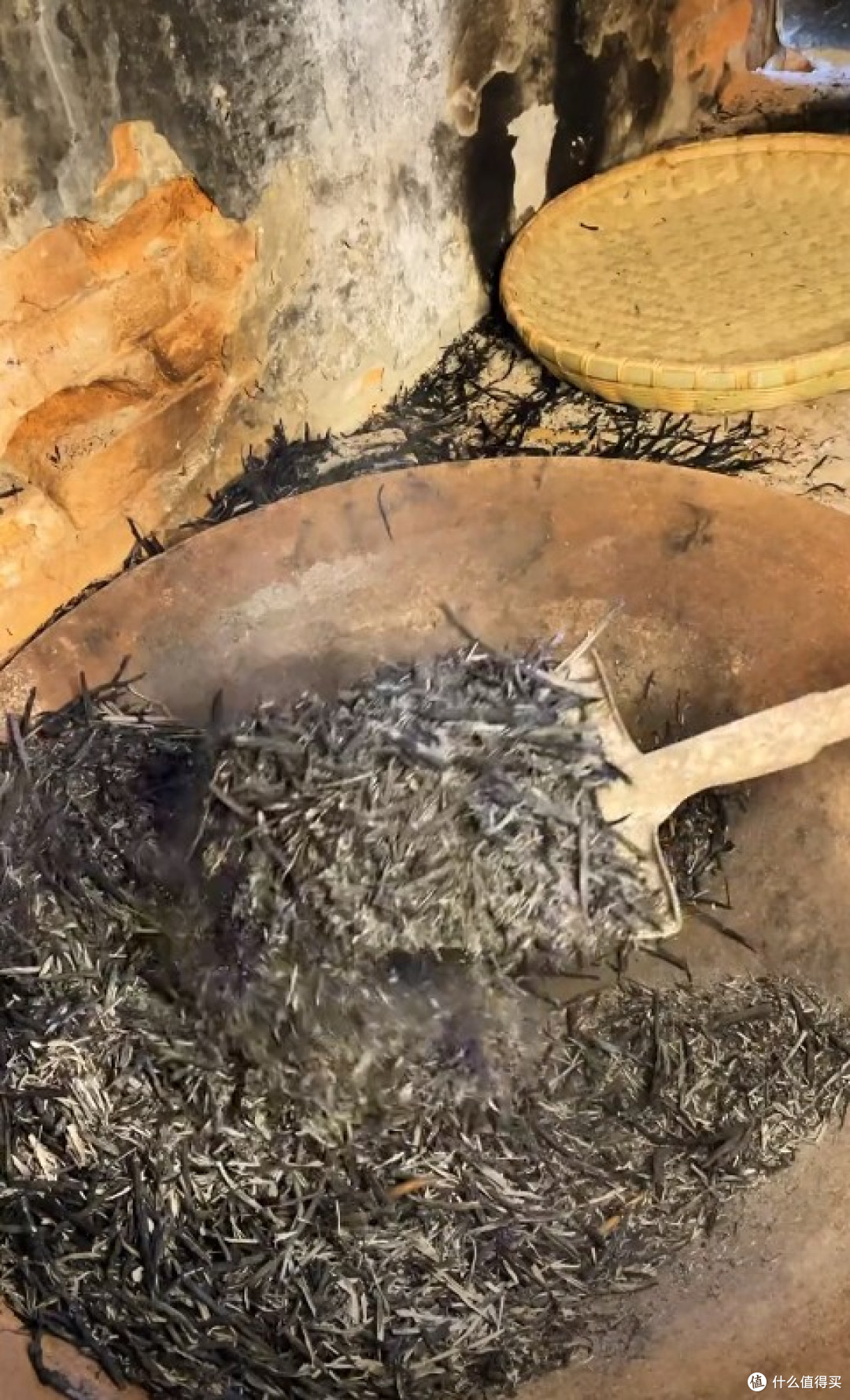 荒野求生,如何获取到天然盐?三种途径,都是生存必备技能