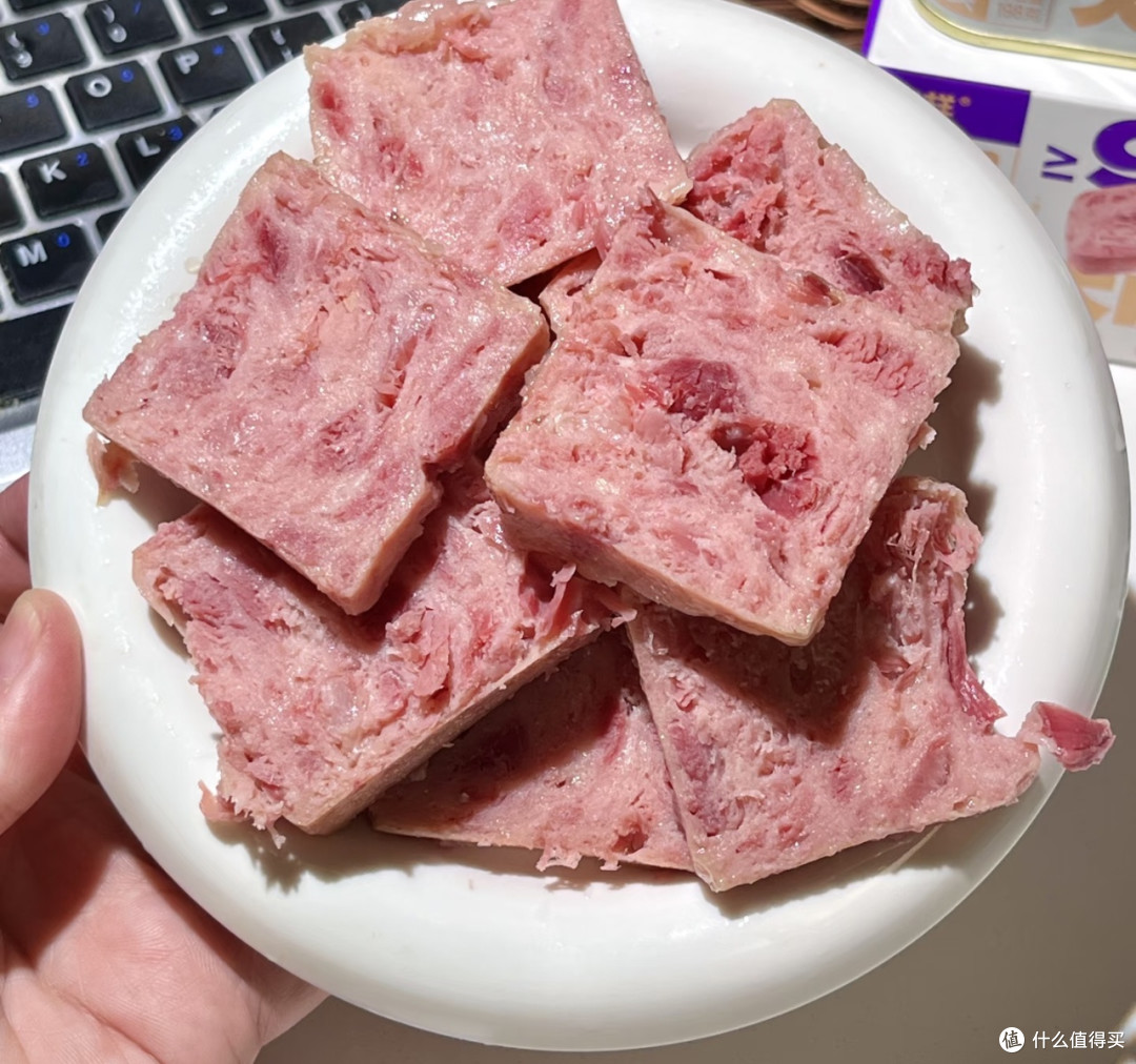 午餐肉用料实在,肉粒清晰可见