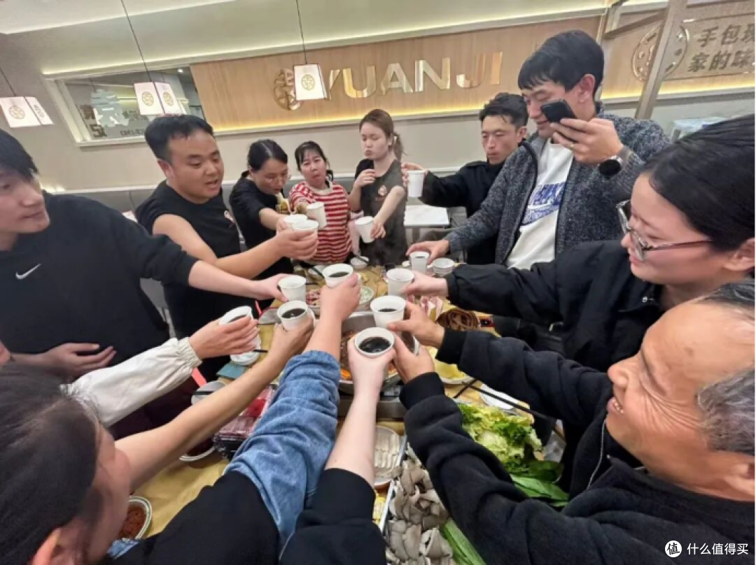 袁记云饺:鲜饺传香暖食客,团建聚力兴袁记