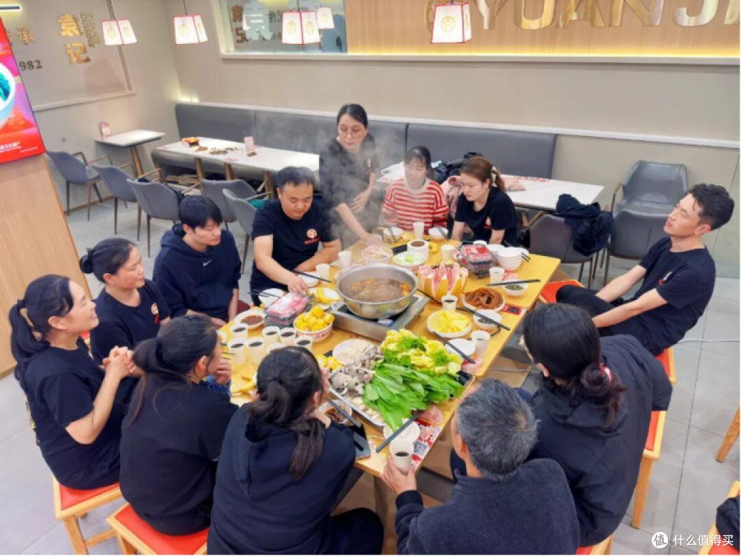 袁记云饺:鲜饺传香暖食客,团建聚力兴袁记