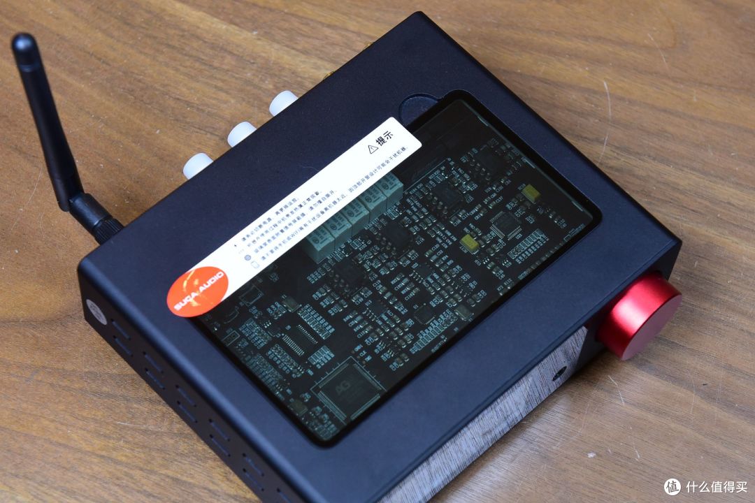 一台DAC拥有两块不同品牌的DAC也就罢了,竟还能同时接两台功放