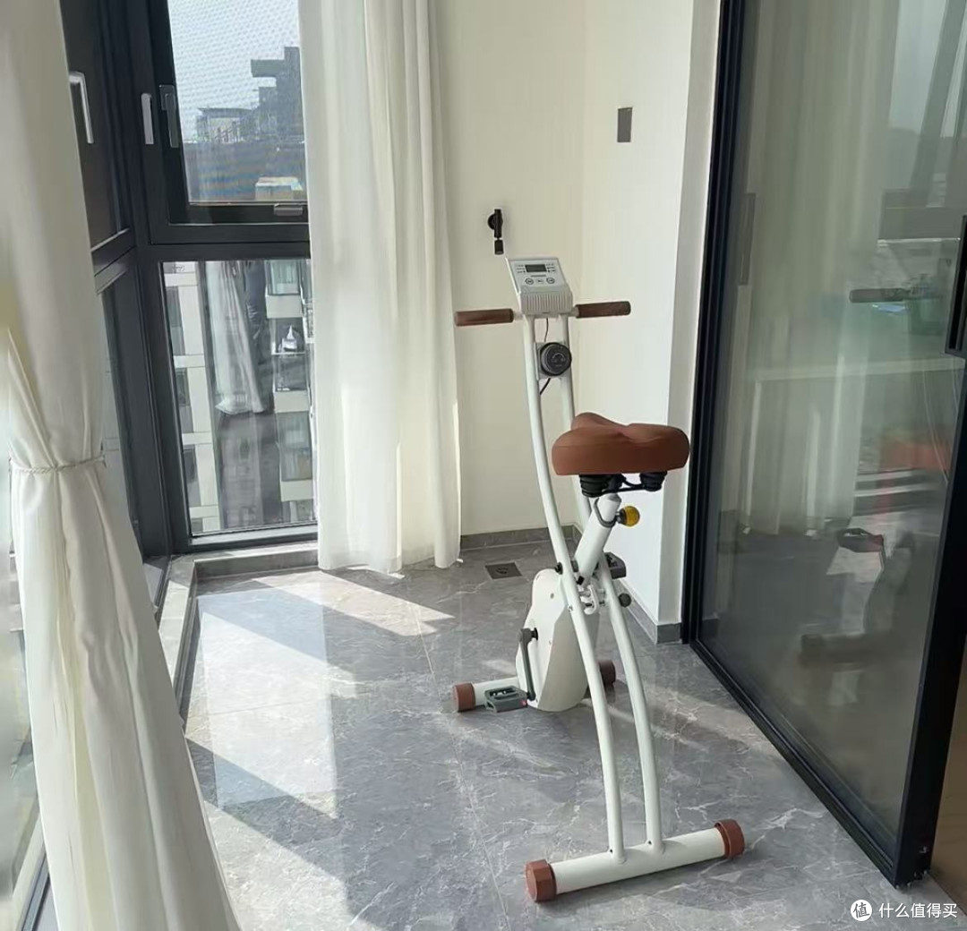 占地小静音设计的健身车